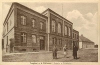 /album/strassen-und-platze/rote-schule-ca-1920-web-jpg/